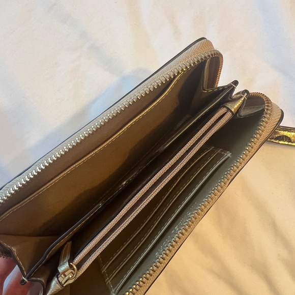 Michael Kors Wallet - Picture 6 of 7